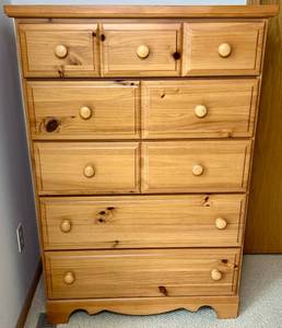 lot 53 image: Vaughan Bassett Upright Dresser
