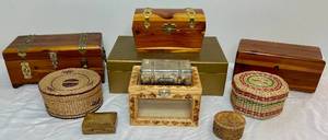 lot 91 image: Vintage Jewelry and Trinket Boxes