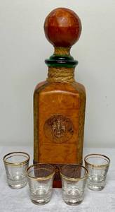 lot 112 image: Vintage Italian Leather Wrapped Glass Decanter with Fleur-de-lis Music Box and MCM Gold Rim Shot Glasses