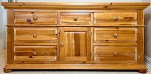 lot 54 image: Broyhill  Horizontal Dresser