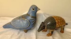 lot 161 image: Mexican Tonala Pottery Bird and Solis Pottey Armadillo
