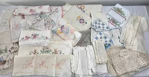 lot 158 image: Vintage Assorted Embroidered Linens and Lace