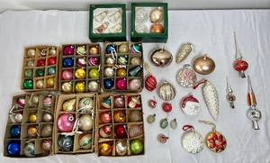 lot 160 image: Large Assortment of Vintage Shiny-Bright and Handblown Ornaments and 3 Handblown Glass Tree-Toppers