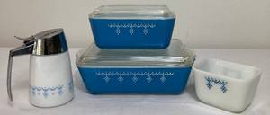 lot 40 image: Vintage PYREX Blue Garland- 6 Pieces Including Cream Dispenser, 1 12 C without lid, 1 12 Pint with lid, 1 12 Qt  with lid