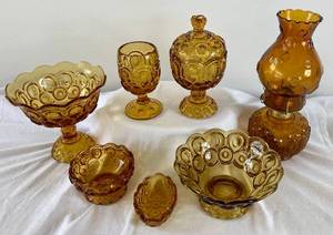 lot 71 image: Vintage Collection of L.E. Smith Moon & Stars Amber Glass