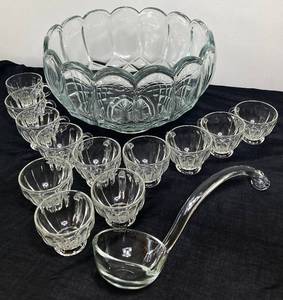 lot 87 image: Vintage L.E. Smith Glass Old Dominion Punch Bowl with Glass Ladle and 12 Punch Glasses