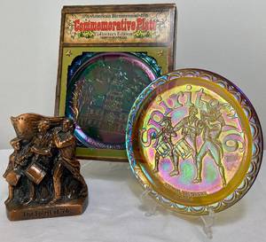 lot 76 image: Vintage American Bicentennial Lot- 2 Commemorative Plates and Bronze Bank