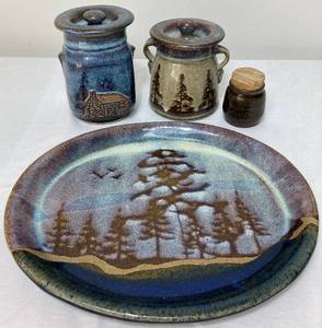 lot 15 image: Studio Art Glazed Pottery - 4 Piece Set