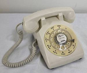 lot 29 image: Western Electric 500DM Rotary Dial Telephone