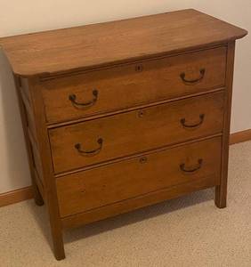 lot 203 image: Antique Oak Chest of Drawers