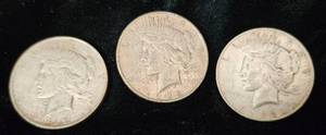 lot 106 image: Three 1922 Silver Peace Dollars - 2 with Denver Mint Mark and One was minted in Philadelphia