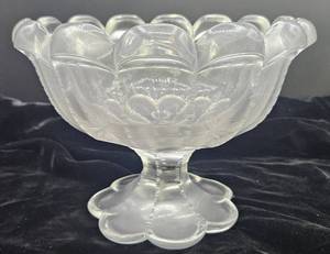 lot 127 image: Large Uranium Glass Dish