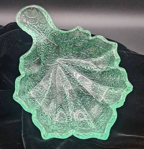 lot 183 image: Uranium Glass Leaf Shaped Dish