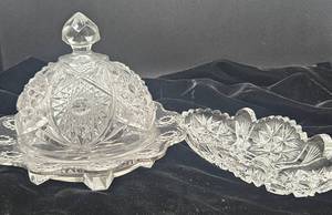 lot 185 image: Uranium Glass Butter Dish and Cheese Dish
