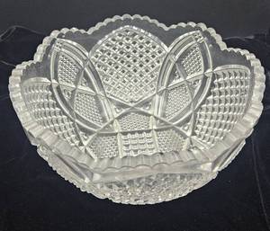 lot 187 image: Uranium Cut Glass Bowl