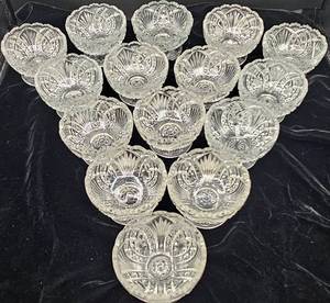 lot 190 image: Set of 15 Bryce Higbee Uranium Glass Round Berry Bowls