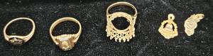 lot 125 image: Collection of 10KT Gold Jewelry