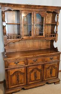 lot 213 image: Vintage Hutch & Buffet Cabinet