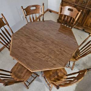 lot 196 image: Colonial Dining Room Table and 6 Chairs from S. Bent & Brothers Gardner, Mass.