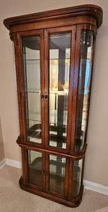 lot 214 image: Curved Glass Display Cabinet