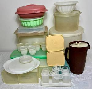 lot 178 image: Large Vintage Tupperware Collection