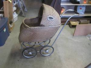 (EW4) Vintage Wicker Stroller...