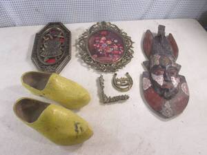 (D-3) Assorted Vintage Decor...