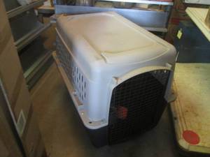 (EC1) Large Top-Paw Pet Crate - 35 x 23 x 26 H - Crack on Top Corner Back Side