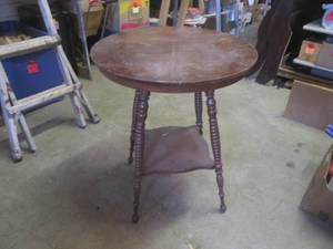 (FRNT) Vintage 24 Round Wood Table 28 12 High