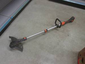 (BSB) Black &amp Decker 40V Cordless Trimmer - Tool Only