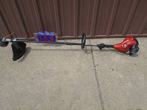 Homelite weed trimmer. Good condition. Looks nearly new. Tested & works. As shown.