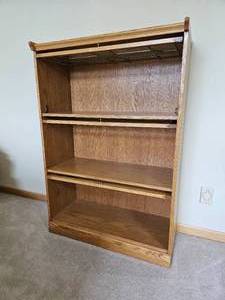 lot 26 image: Sturdy Oak Barrister Styled Bookcase