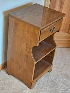 lot 13 image: Ethan Allen Nutmeg Maple Heritage Nightstand (Quantity 2)