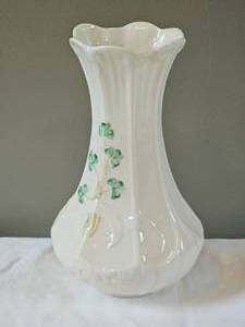 lot 150 image: Belleek Daisy Shamrock Vase
