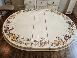 lot 17 image: Woodland Furniture Aberdeen Pedestal Table