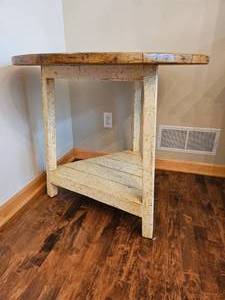 lot 52 image: Pine Top Cricket Table