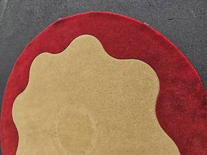 lot 61 image: Burgundy Red & Vanilla Tone Large Spot Rug