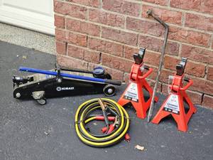 lot 190 image: Automotive Garage Tool Bundle