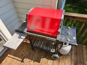 lot 202 image: Weber Tri-Burner Grill