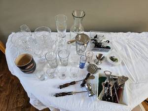 lot 203 image: Bar Mixing & Glass Set
