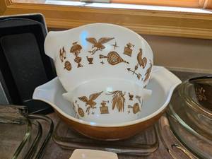 lot 205 image: Glass Bakeware & Mixing Group