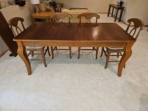 lot 73 image: Pottery barn Nepoleon Dining Set