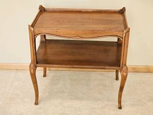 lot 124 image: Vintage Mersman Provincial End Table