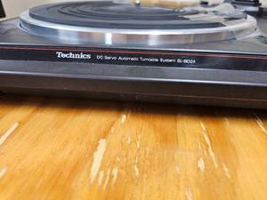 lot 178 image: Technics Model SL-BD24U Turntable