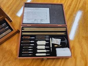 lot 209 image: Gun Cleaning Accessories & Stand
