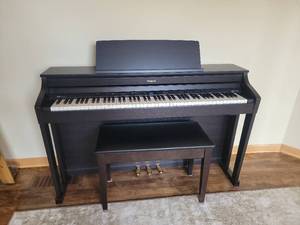 lot 8 image: Roland HP505 Digital Piano