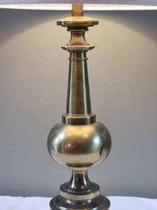 lot 117 image: Elegant Brass Table Lamp