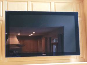 lot 169 image: Sony Bravia 55 Class 1080p LCD HDTV - KDL-55HX701