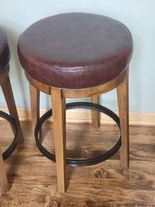 lot 42 image: Ultra-Comfortable Vegan Leather Counter Stool Set - (3)