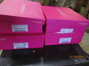 lot 202 image: 4 pairs of shoe dazzles various sizes and styles